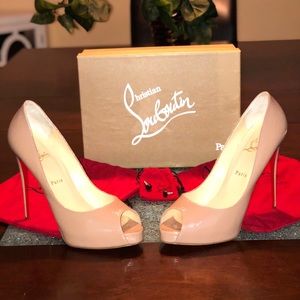 NEW VERY PRIVE 120 PATENT Color: NUDE